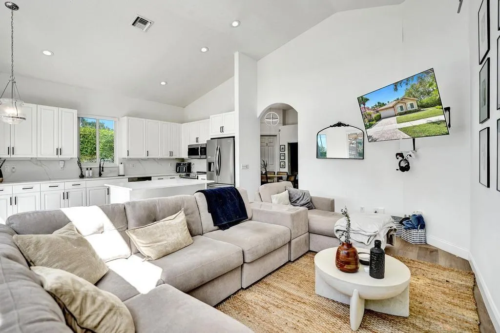 1660 W Classical Blvd