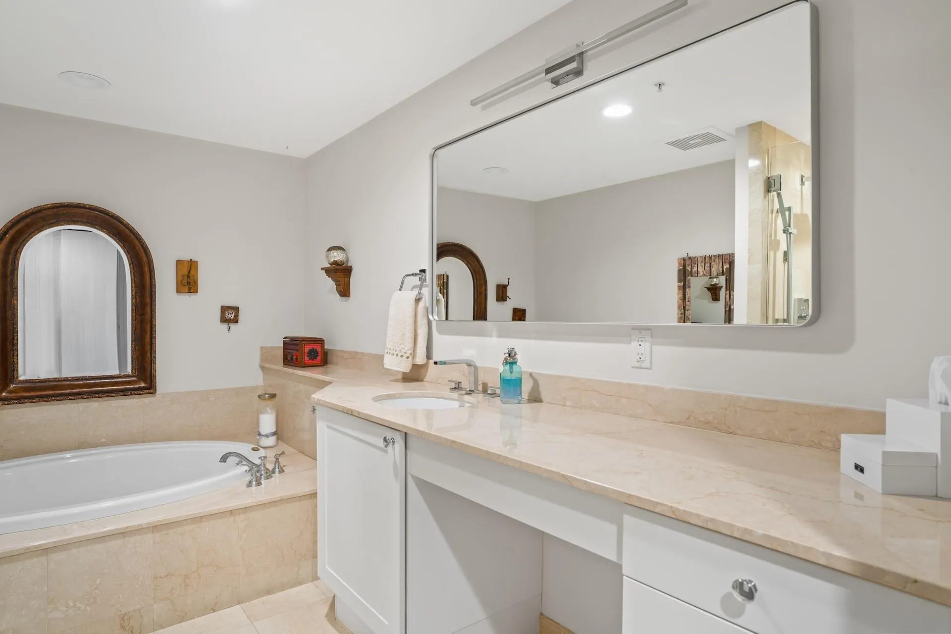 209 N Birch Rd, #1002