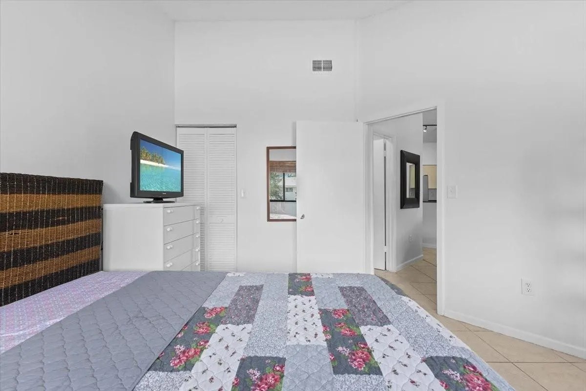 2445 SW 18th Ter, #806