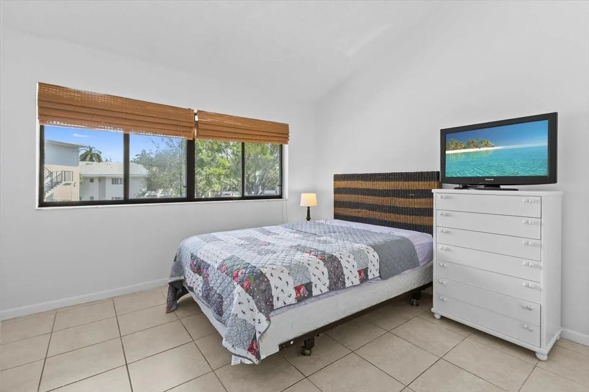 2445 SW 18th Ter, #806