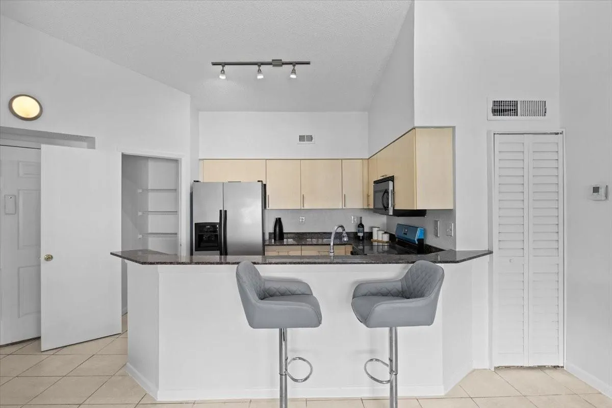 2445 SW 18th Ter, #806