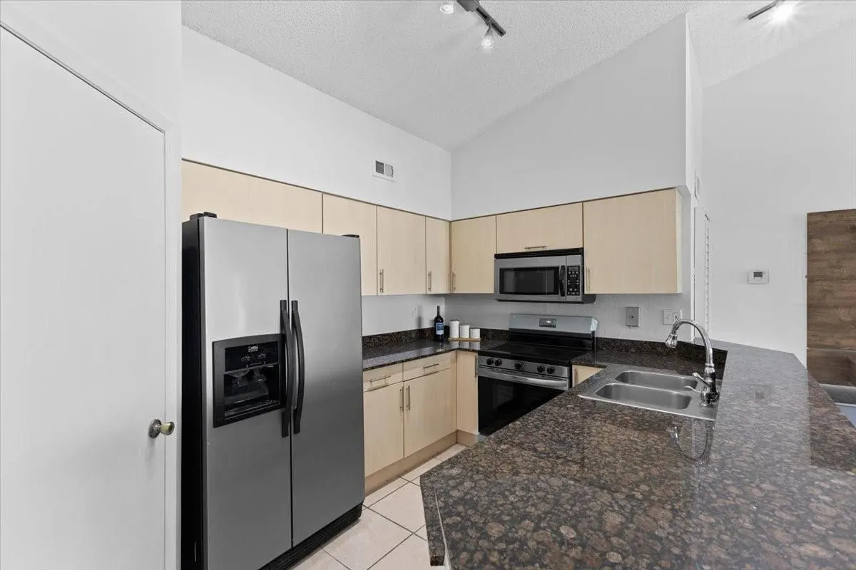 2445 SW 18th Ter, #806