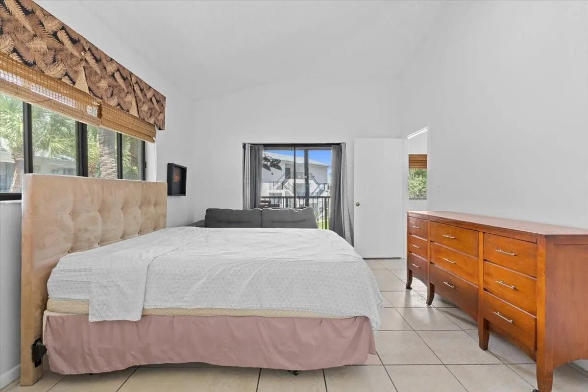 2445 SW 18th Ter, #806