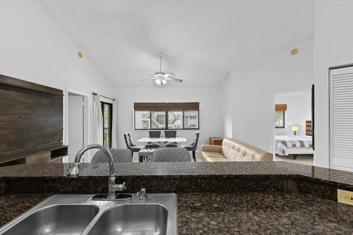 2445 SW 18th Ter, #806