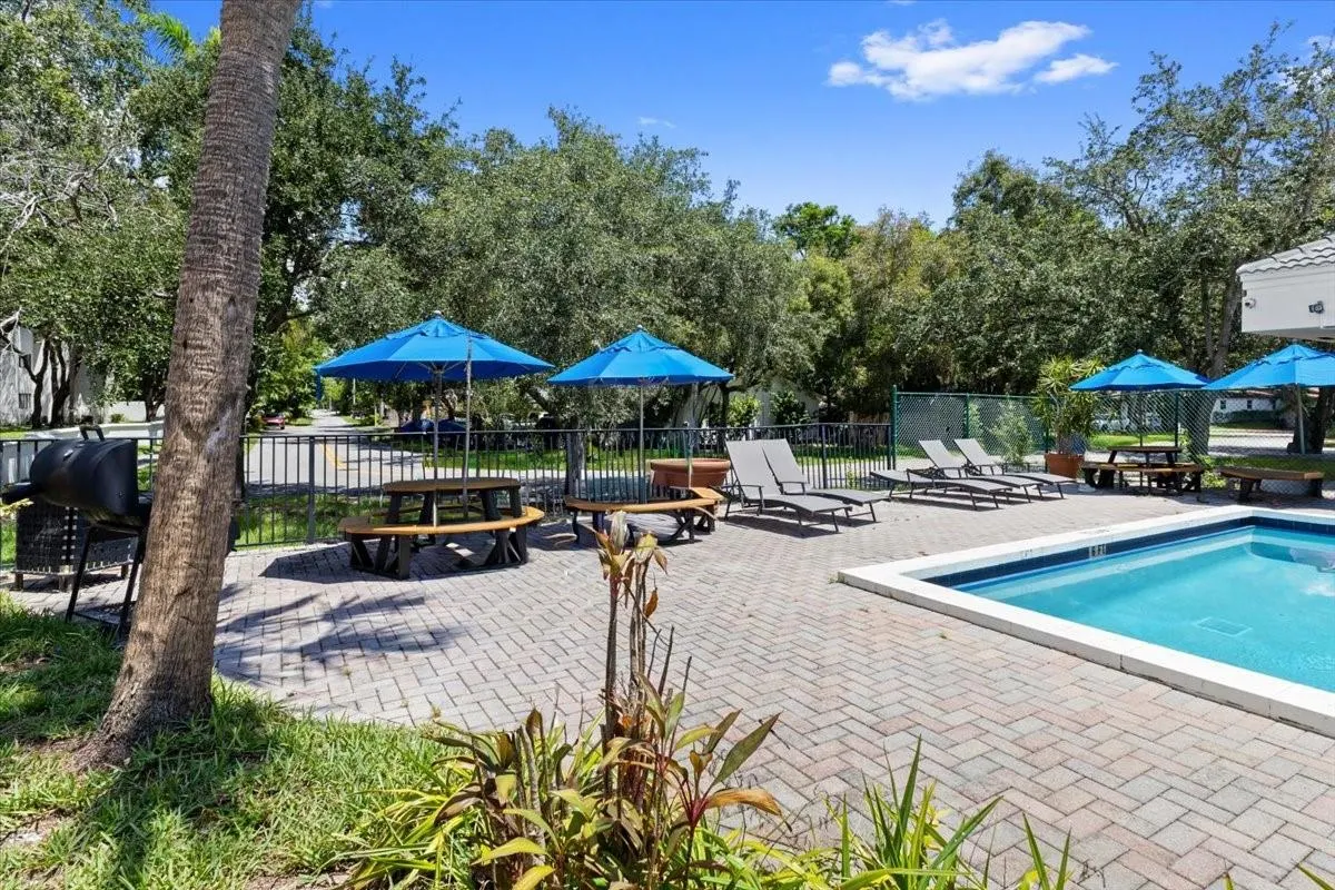 2445 SW 18th Ter, #806