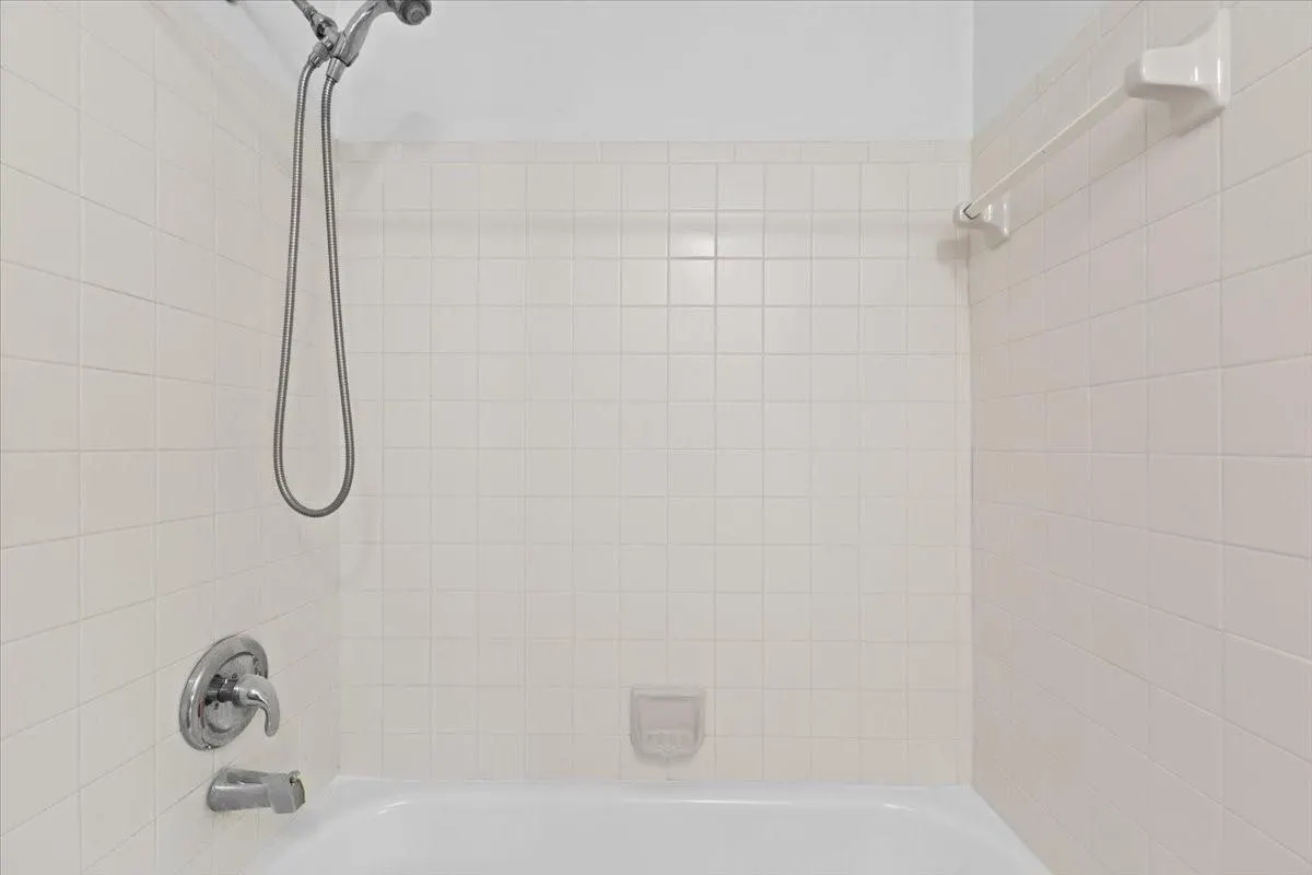 2445 SW 18th Ter, #806