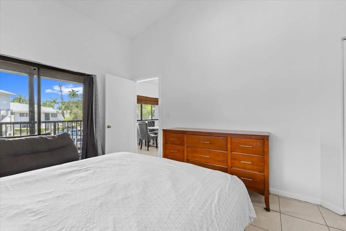 2445 SW 18th Ter, #806