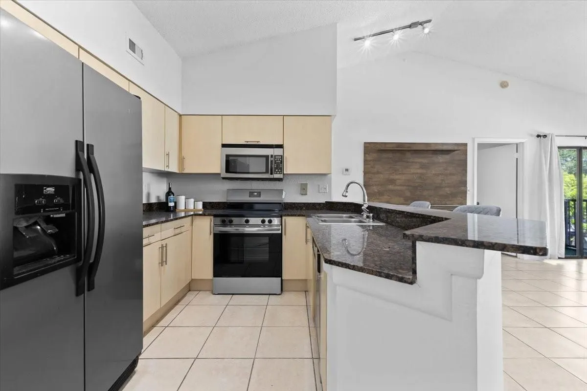 2445 SW 18th Ter, #806