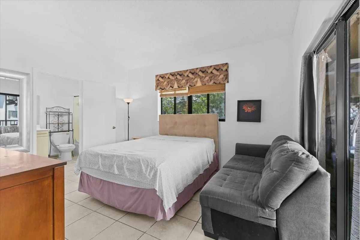 2445 SW 18th Ter, #806