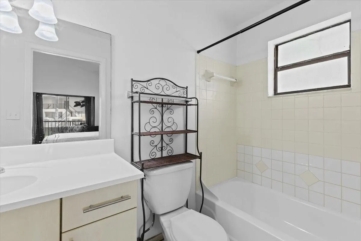 2445 SW 18th Ter, #806