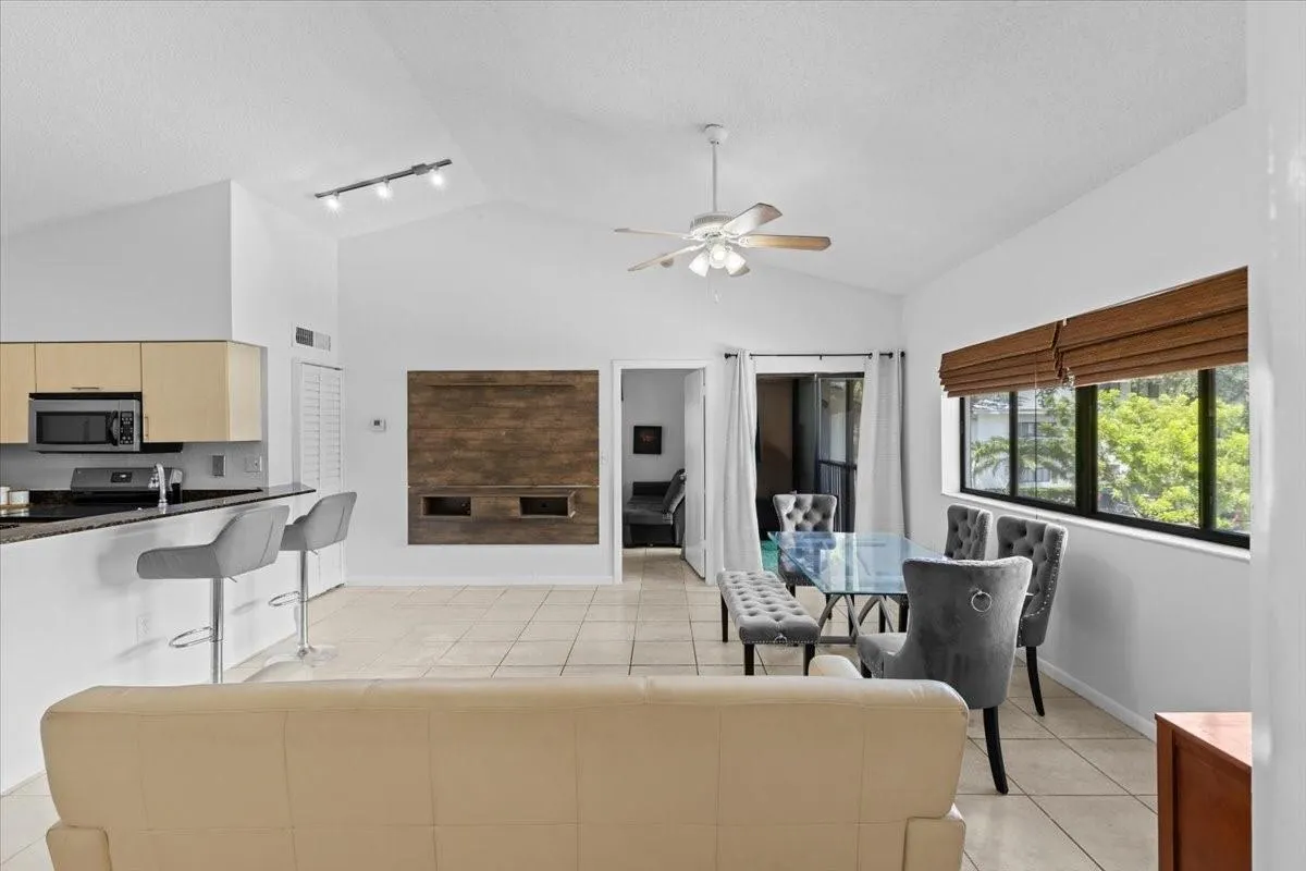 2445 SW 18th Ter, #806