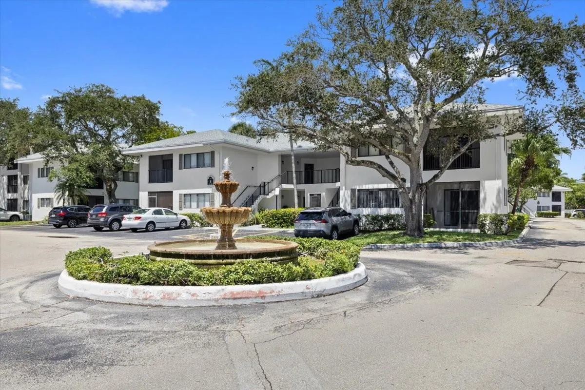 2445 SW 18th Ter, #806