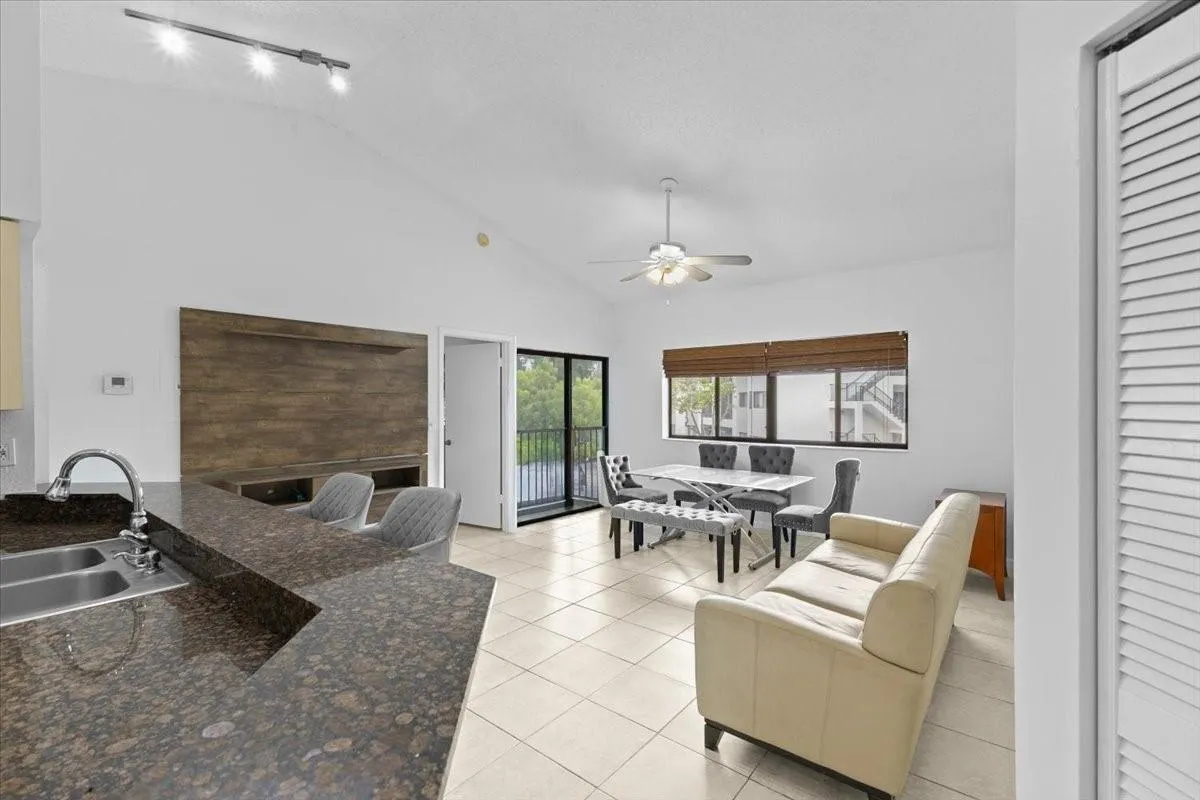 2445 SW 18th Ter, #806