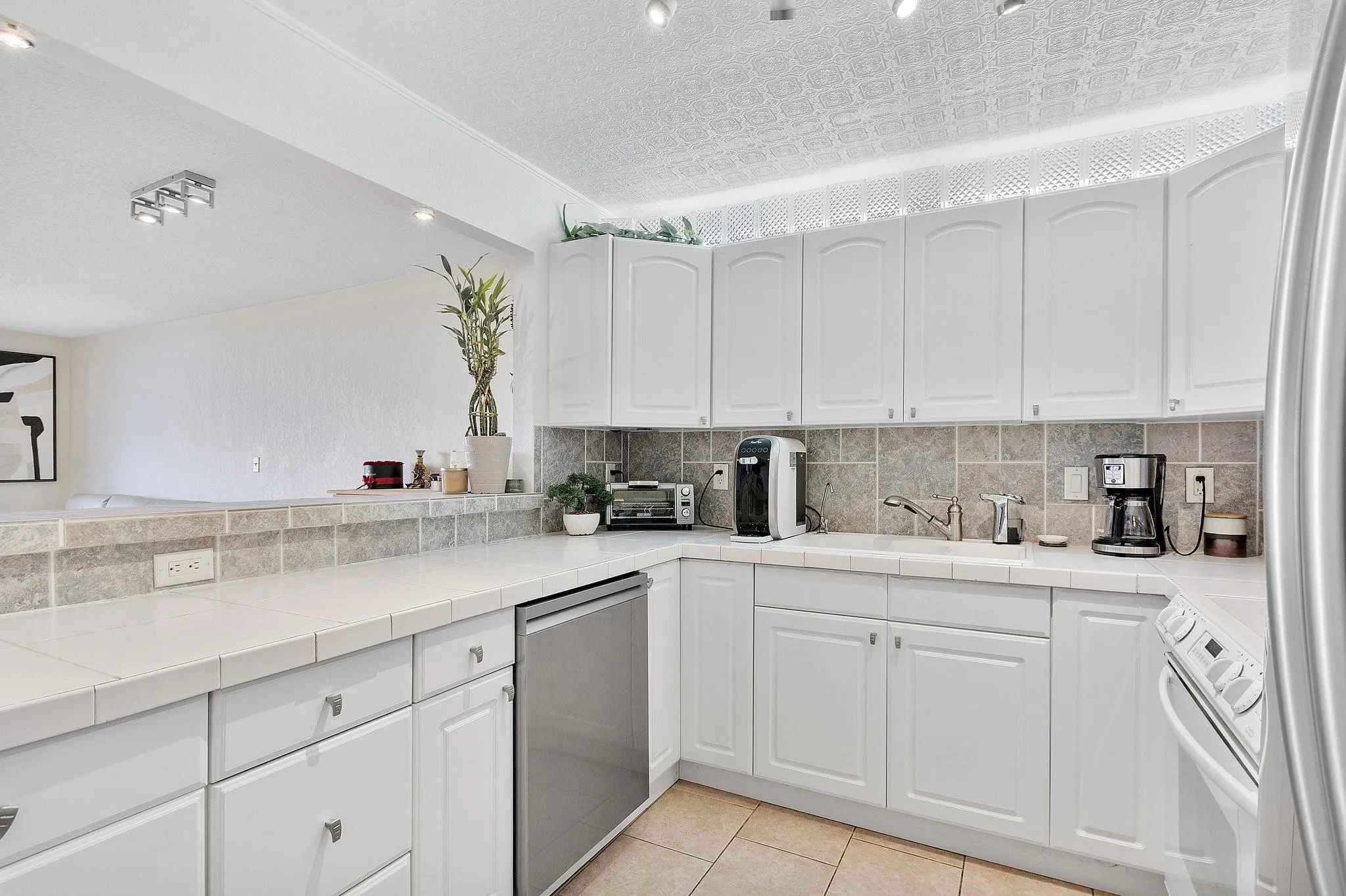 1800 N Andrews Avenue, #9i