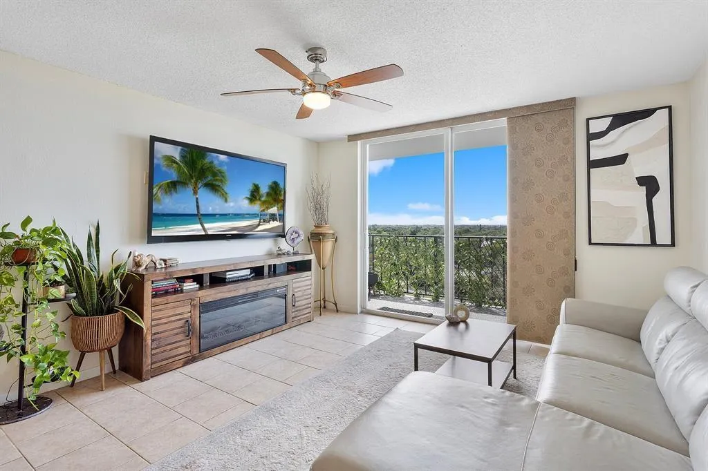 1800 N Andrews Avenue, #9i