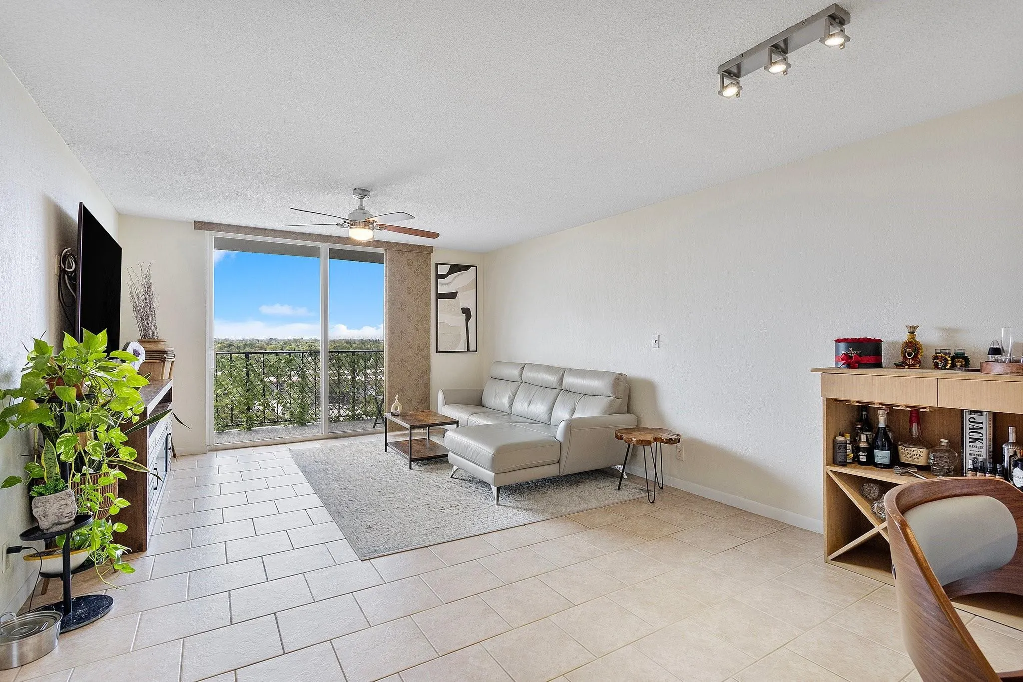 1800 N Andrews Avenue, #9i