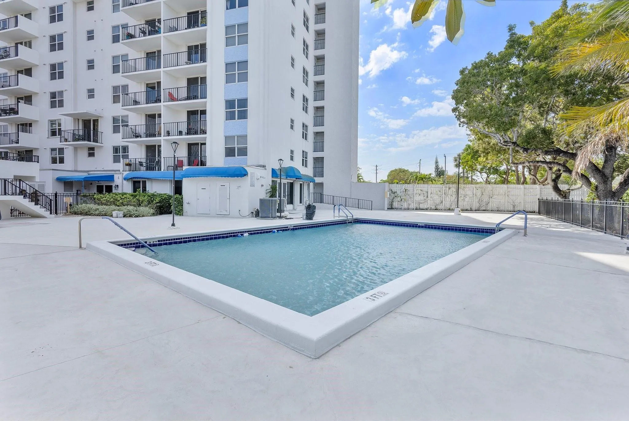 1800 N Andrews Avenue, #9i
