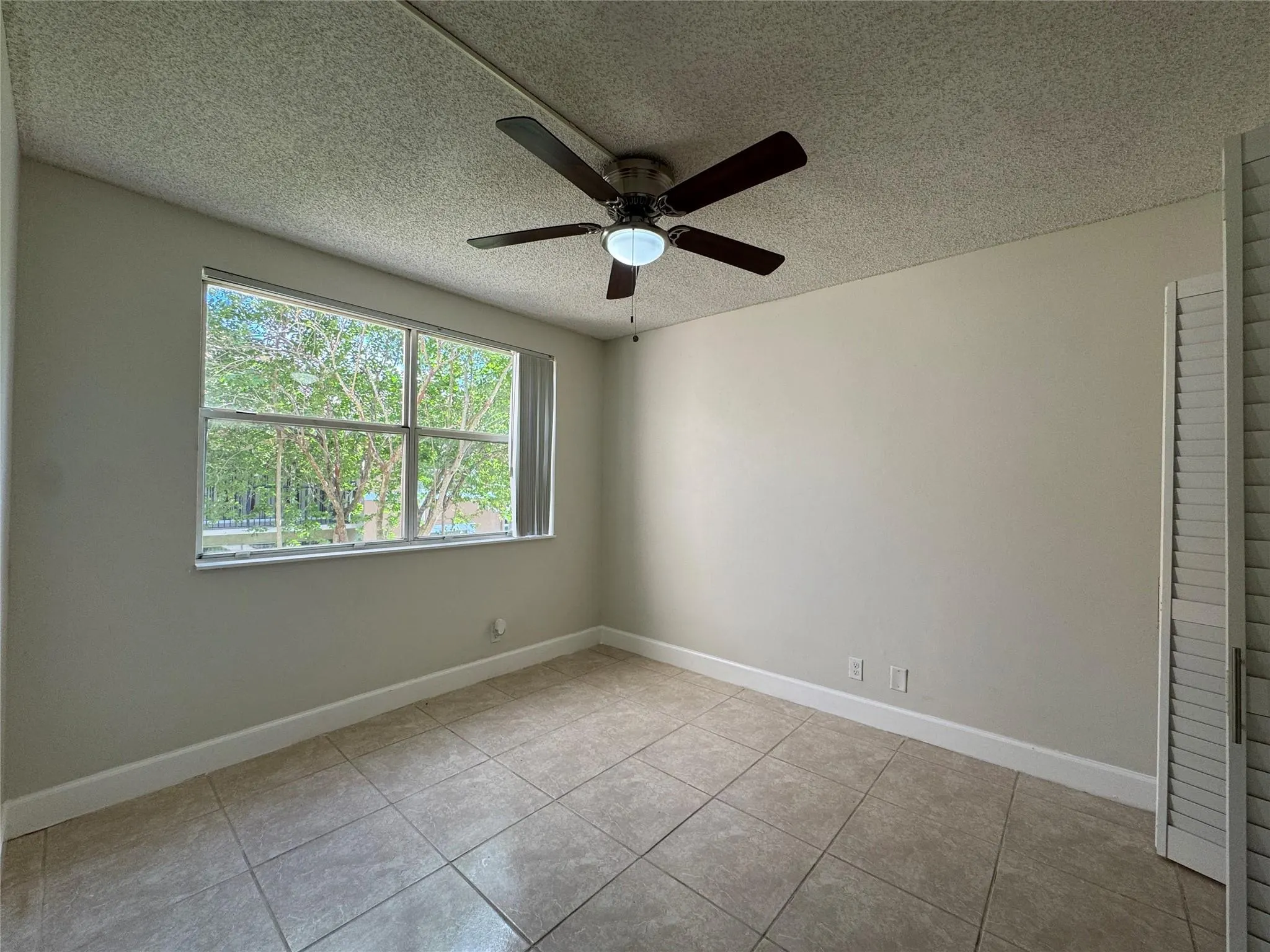 9033 Wiles Rd, #208