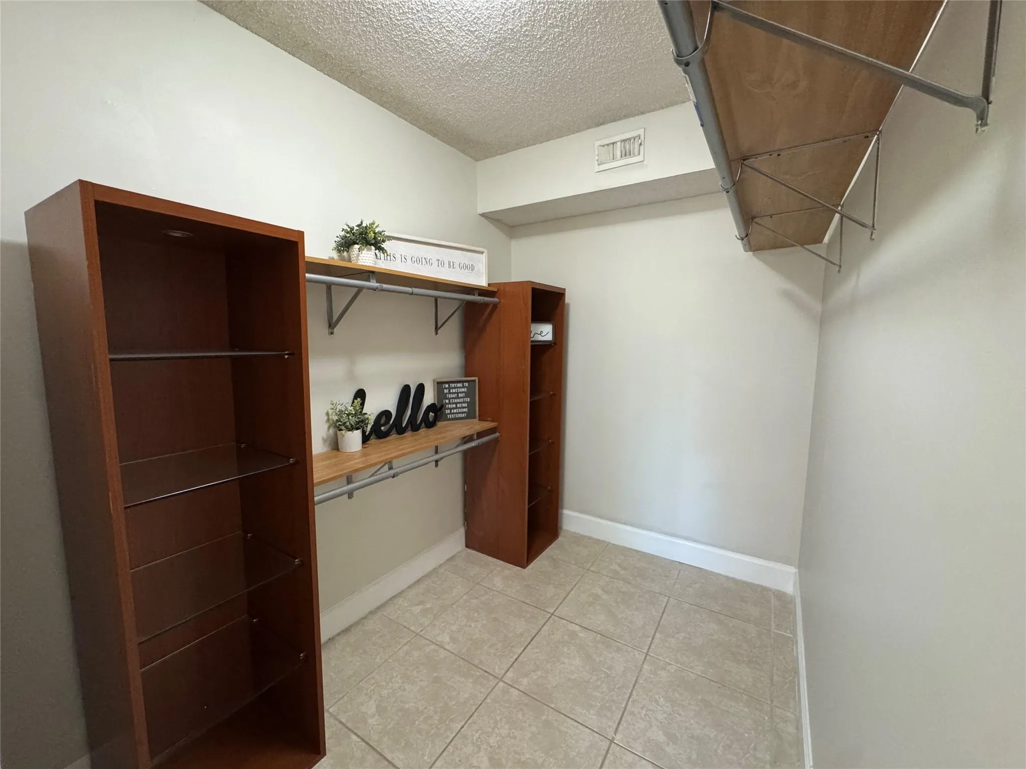 9033 Wiles Rd, #208