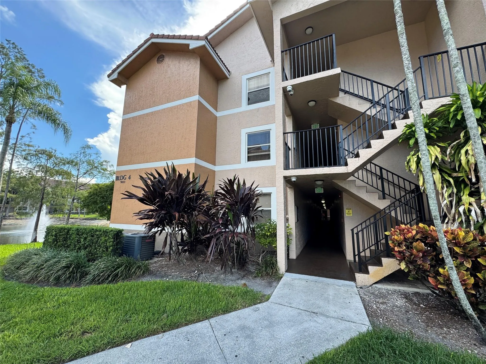 9033 Wiles Rd, #208