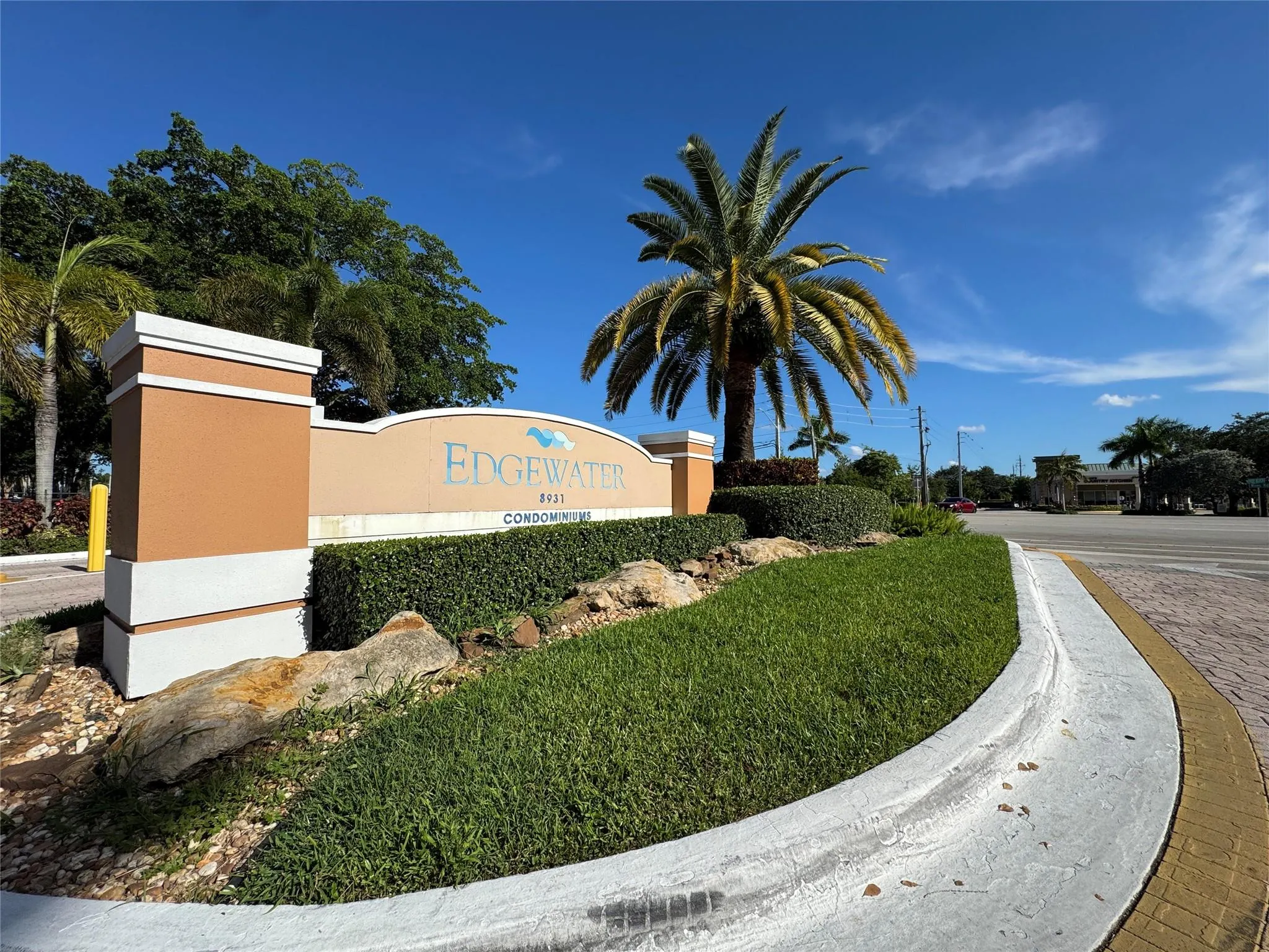 9033 Wiles Rd, #208