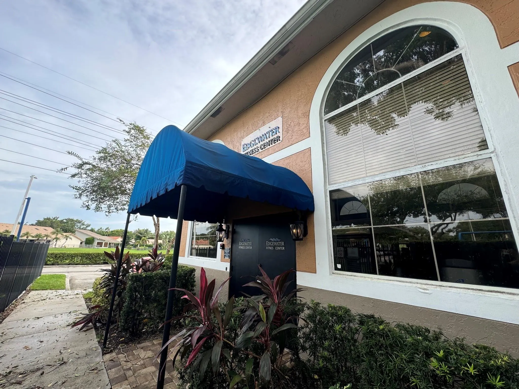 9033 Wiles Rd, #208