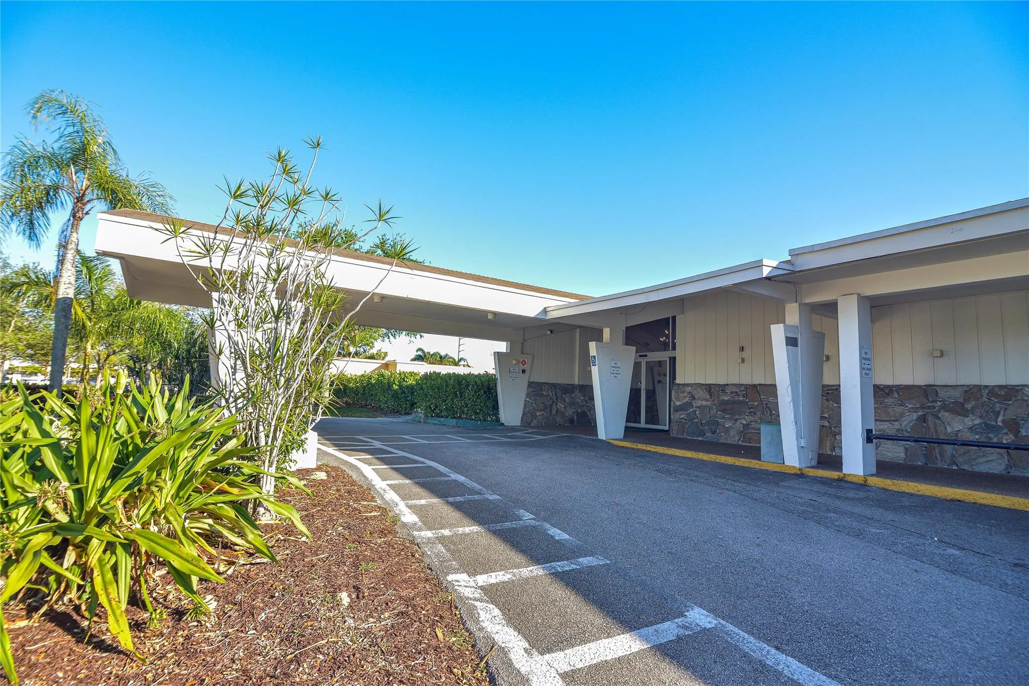 2661 S Course Dr, #707