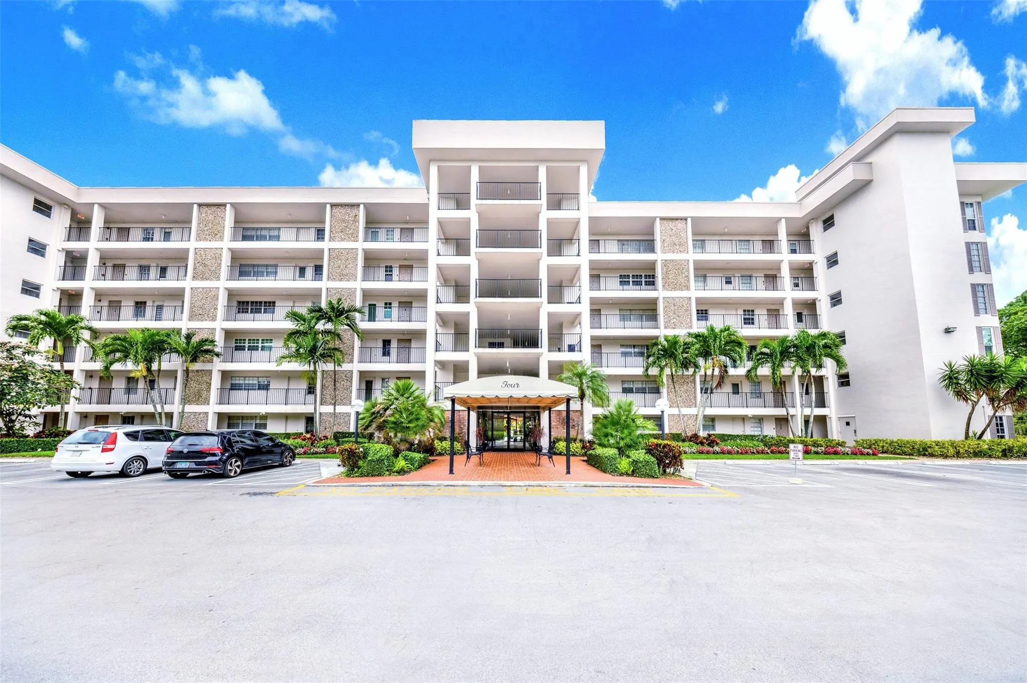 3000 N Palm Aire Dr, #302