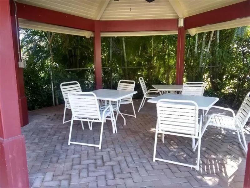 2801 N Palm Aire Dr, #606
