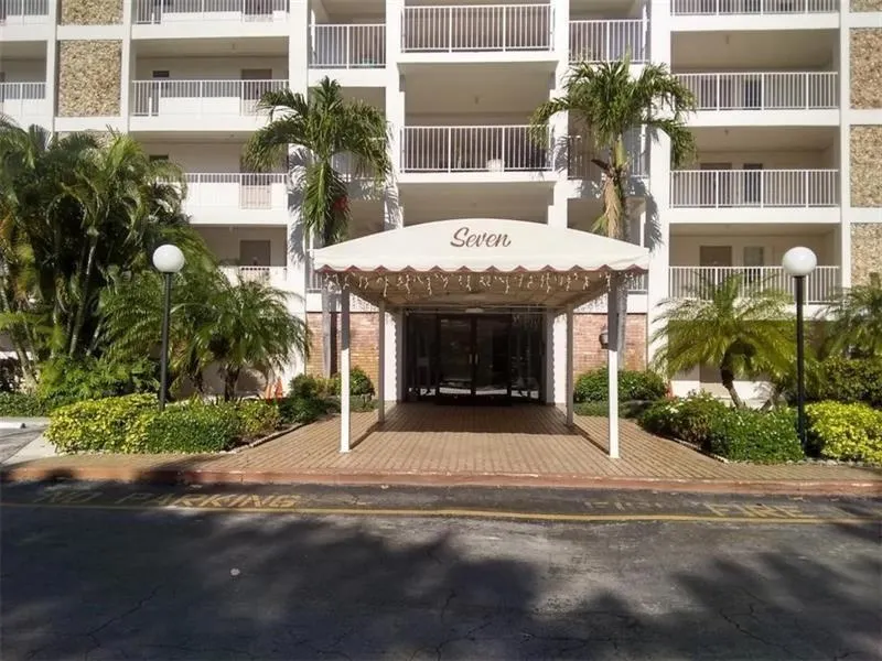 2801 N Palm Aire Dr, #606
