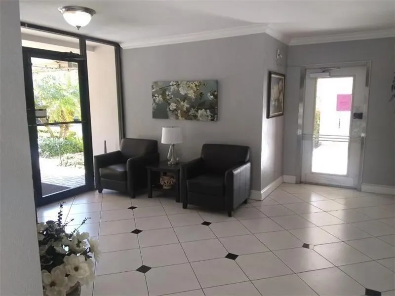 2801 N Palm Aire Dr, #606