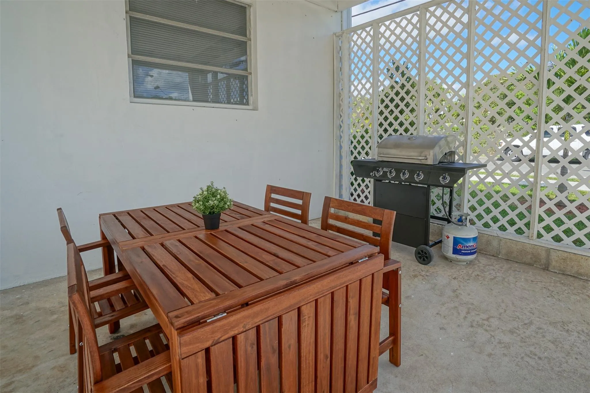 1102 Sunset Rd