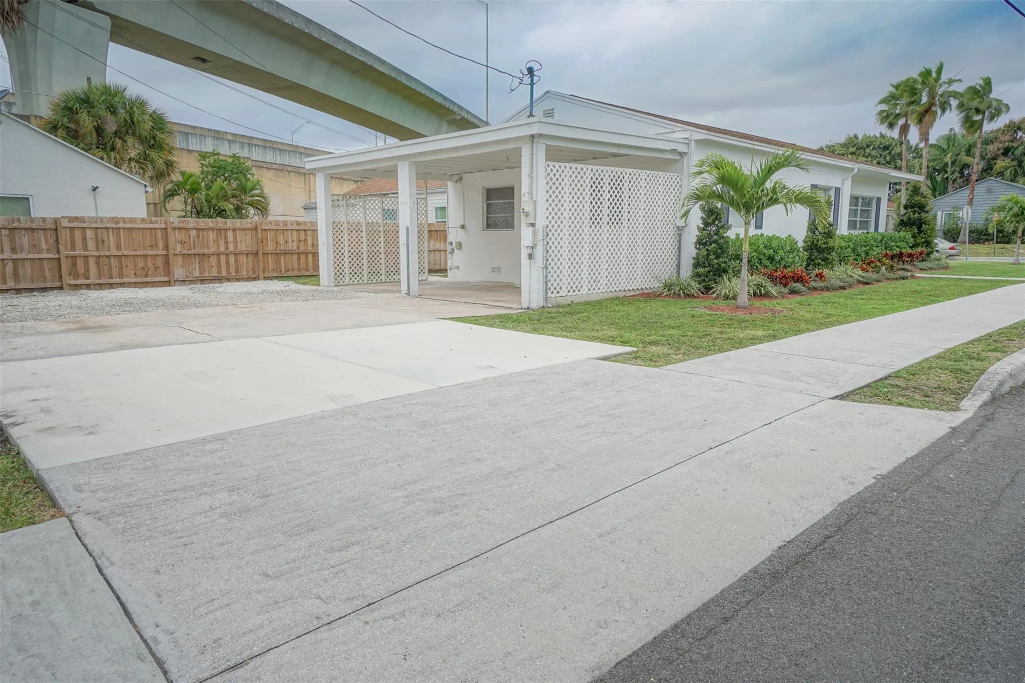 1102 Sunset Rd
