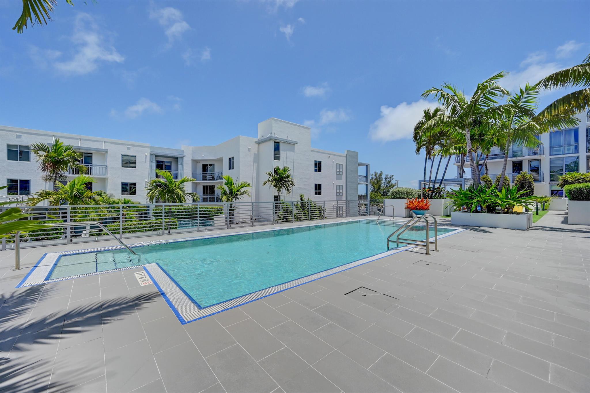 111 SE 1st Avenue, #406