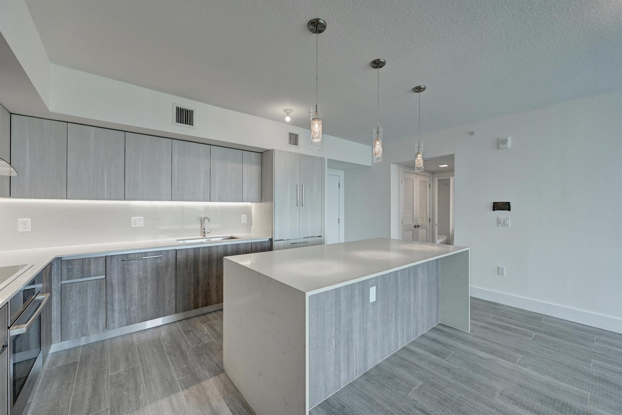 111 SE 1st Avenue, #406