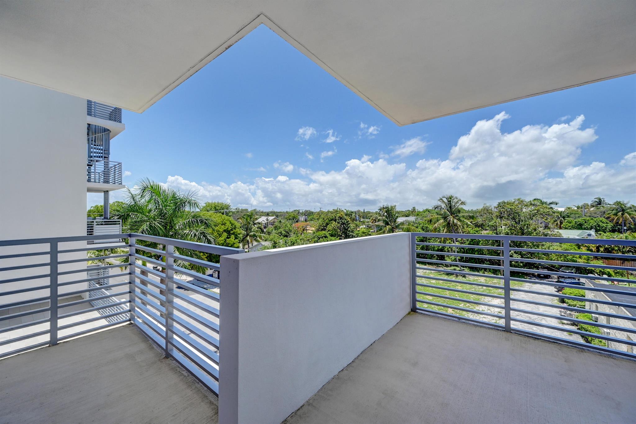 111 SE 1st Avenue, #406