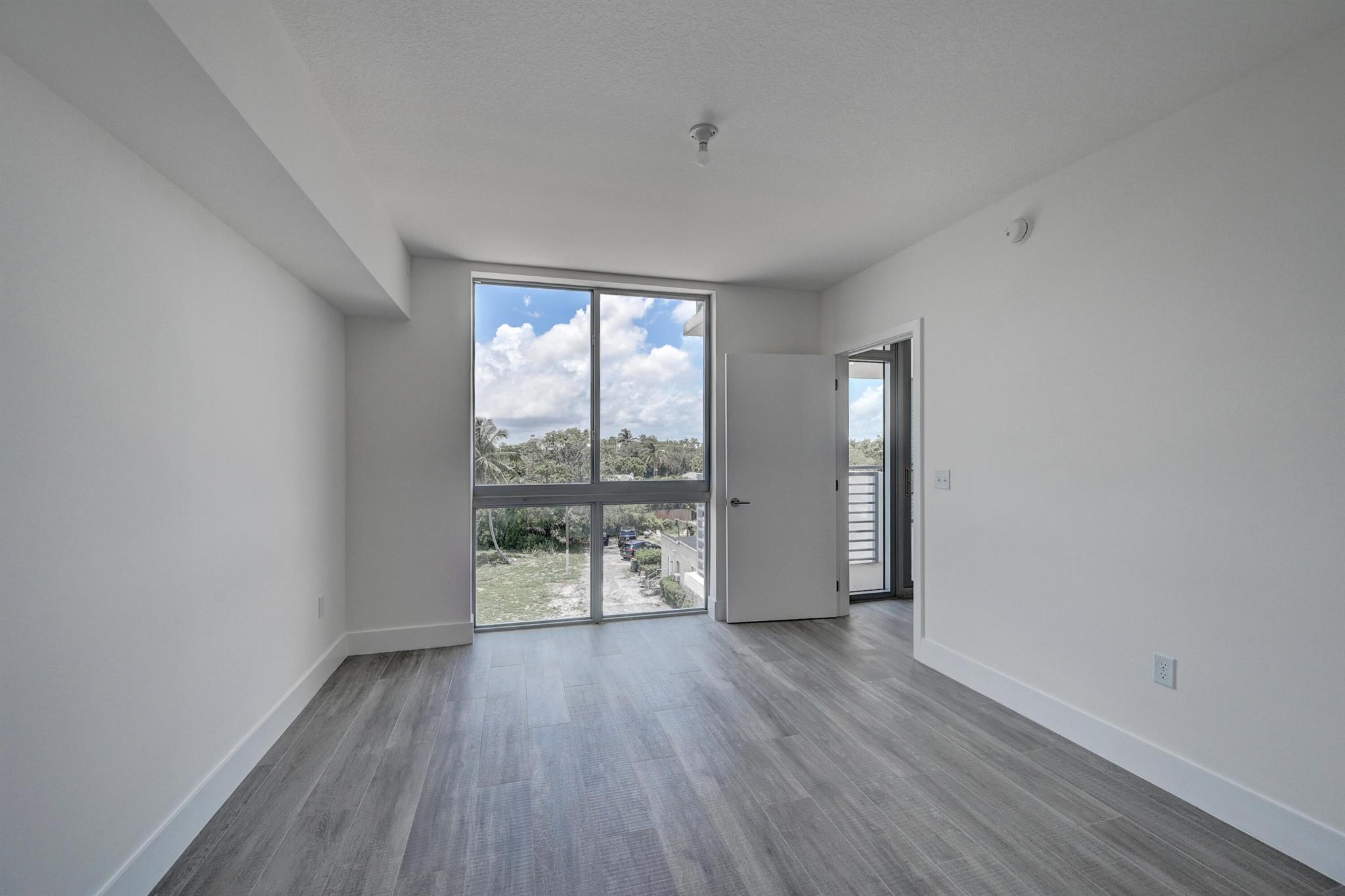 111 SE 1st Avenue, #406