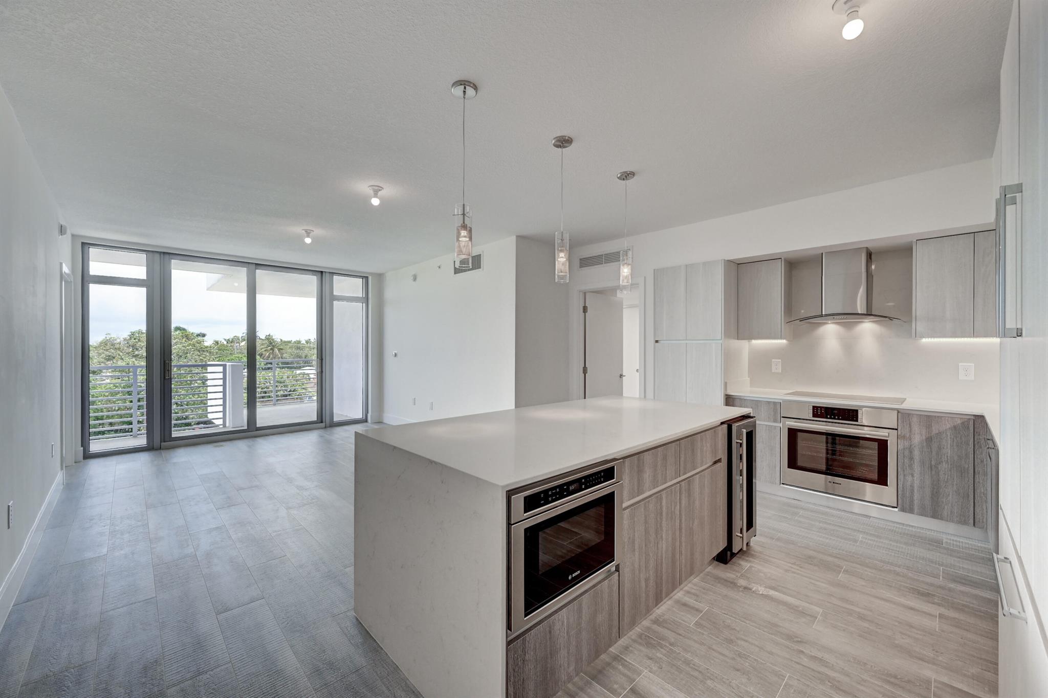 111 SE 1st Avenue, #406