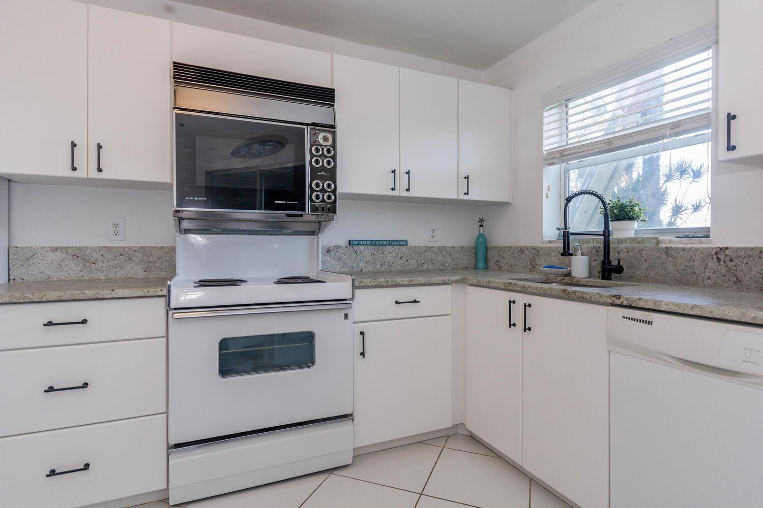 3755 Via Poinciana, #213