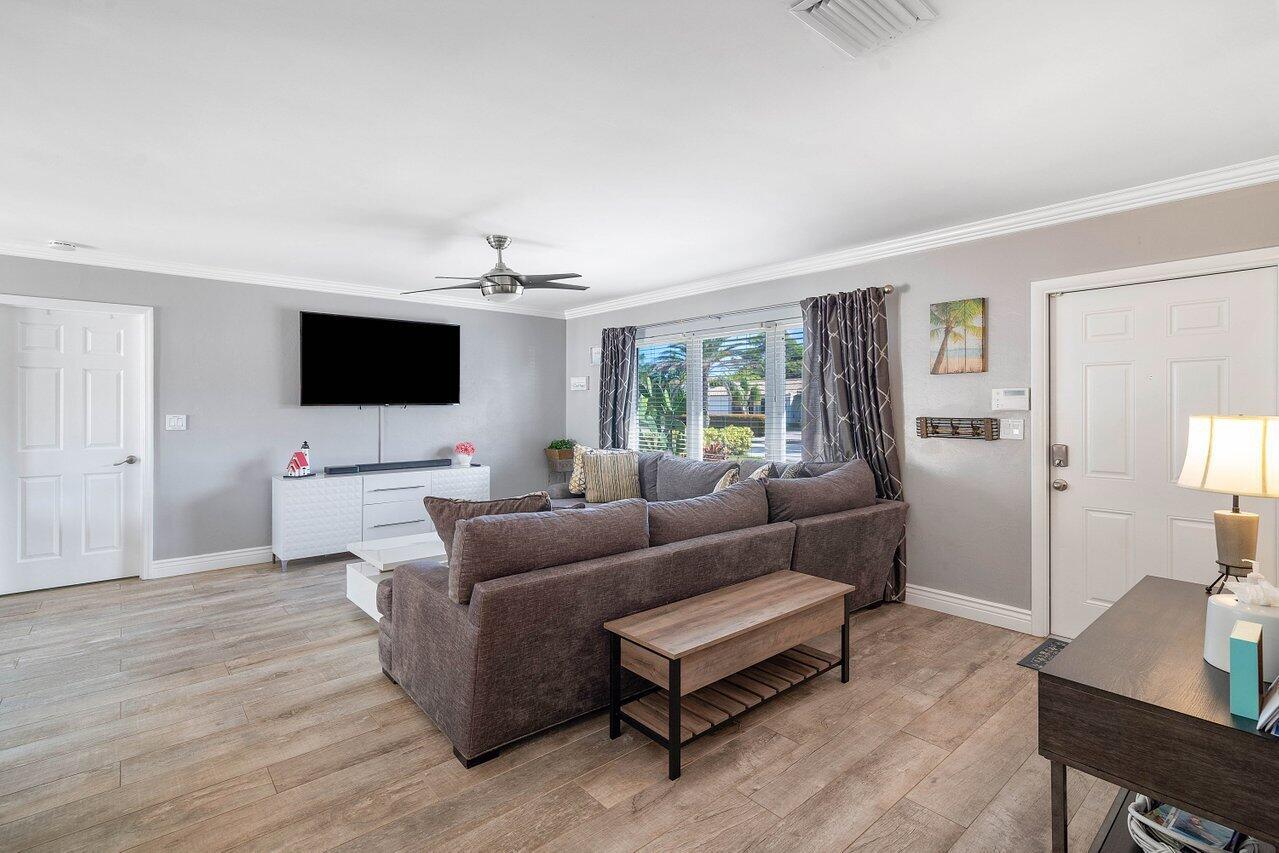 13 SE 8th Avenue