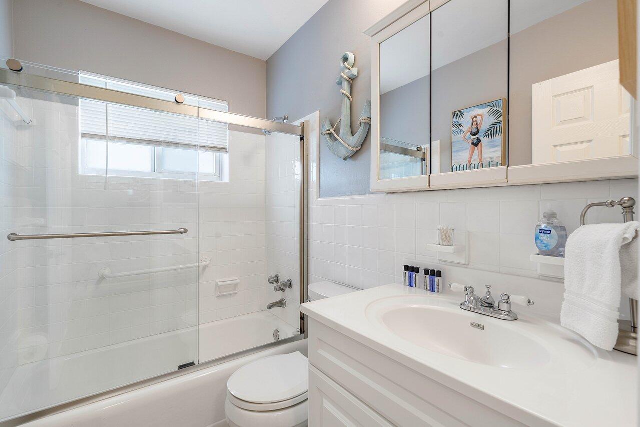 13 SE 8th Avenue