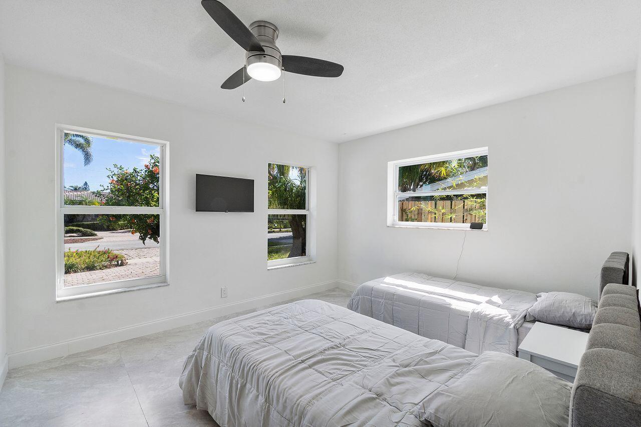 1215 SE 9th Terrace SE
