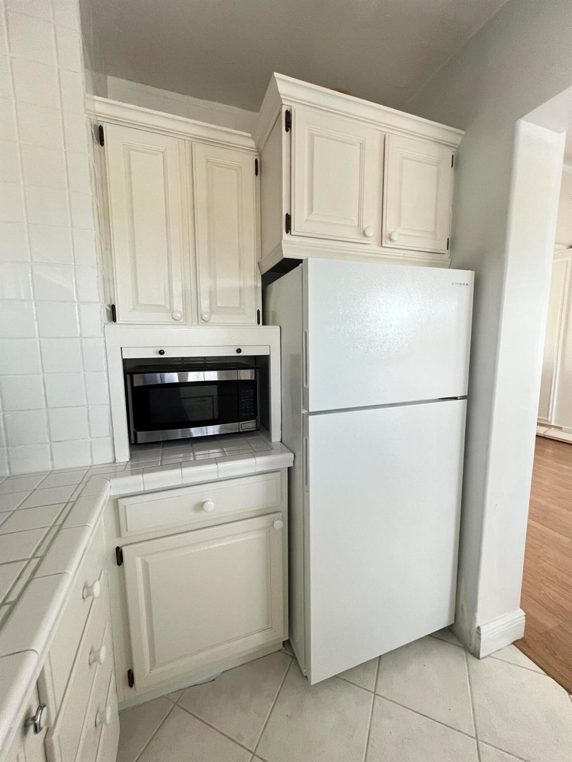1041 Hillsboro Mile, #15