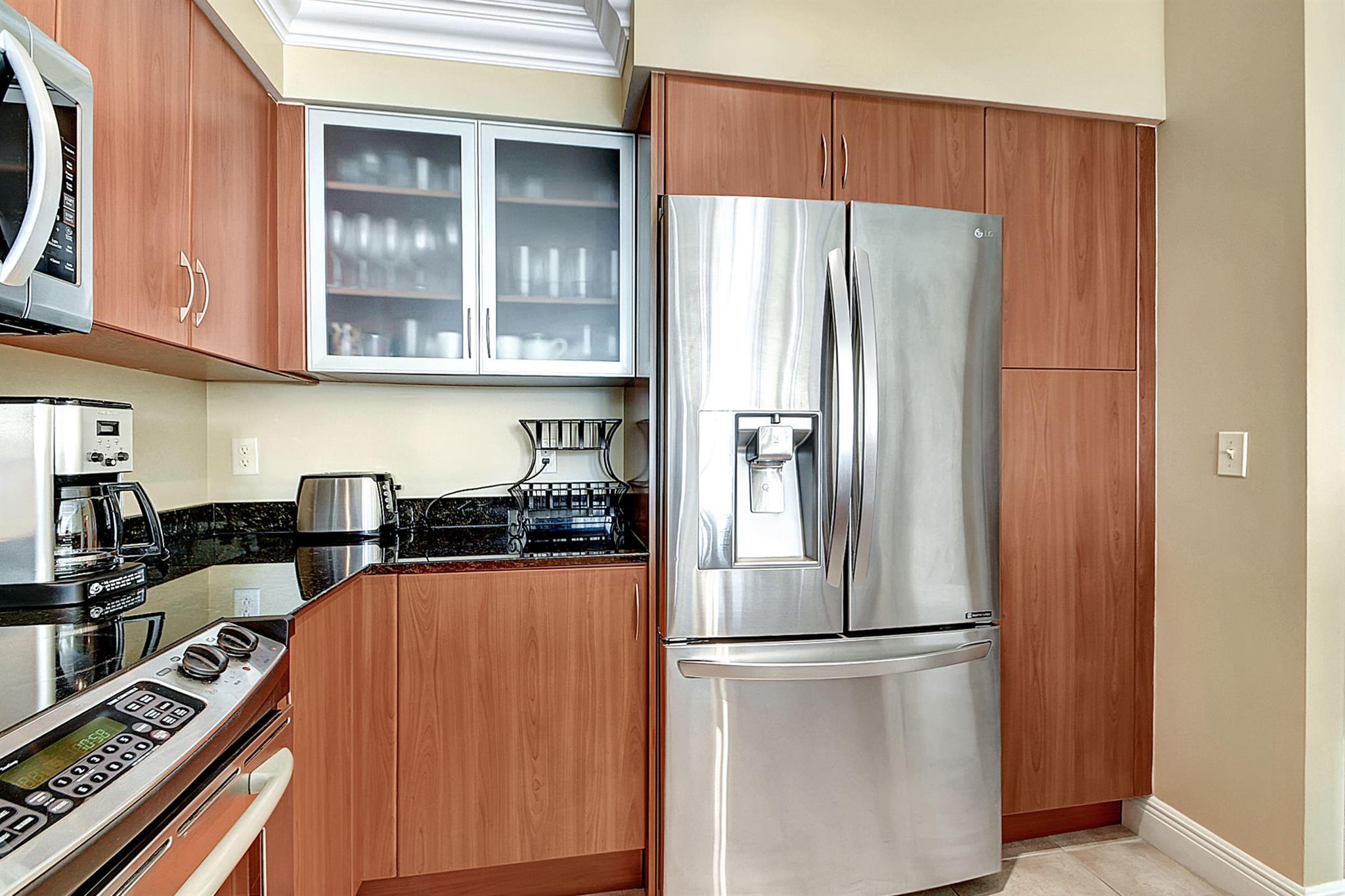 806 E Windward Way, #323