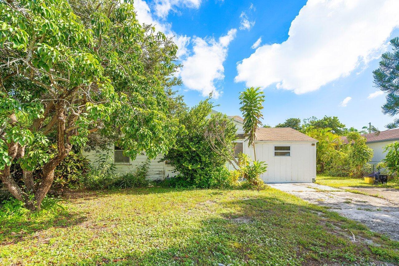 229 SW 4th Avenue