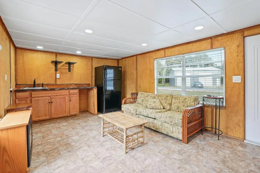 1063 Harper Lane