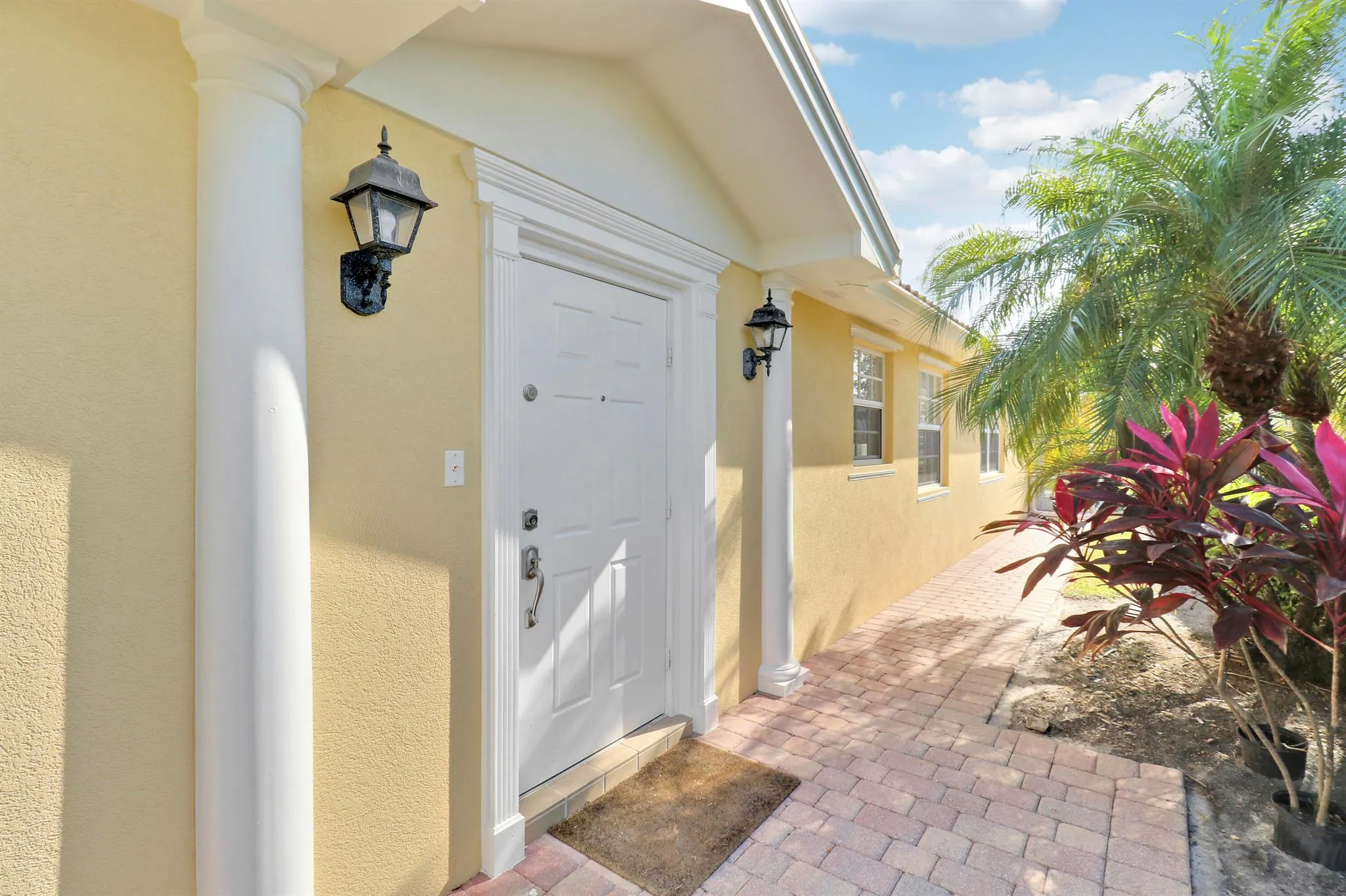 5047 Magnolia Bay Circle