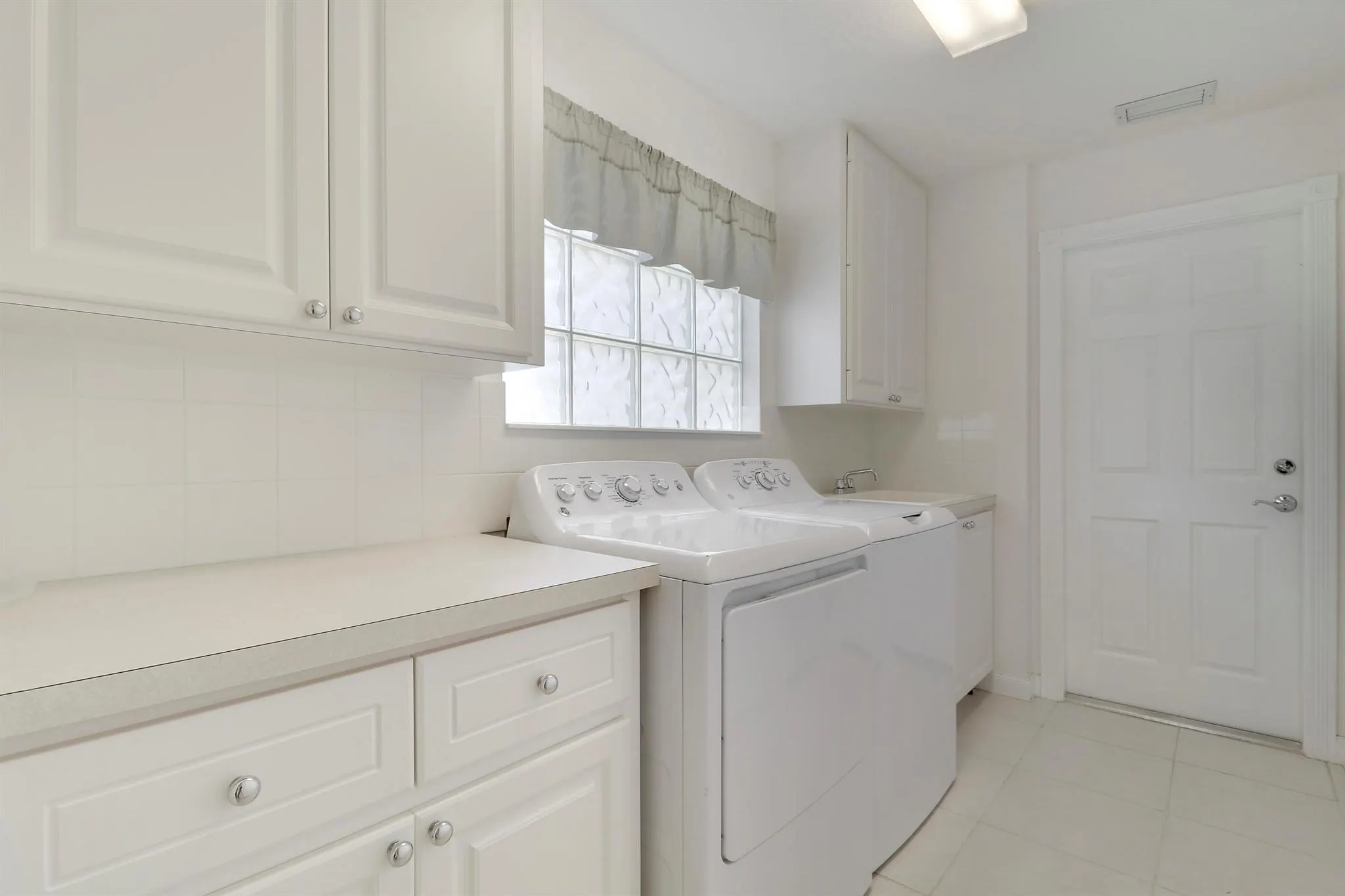 5047 Magnolia Bay Circle