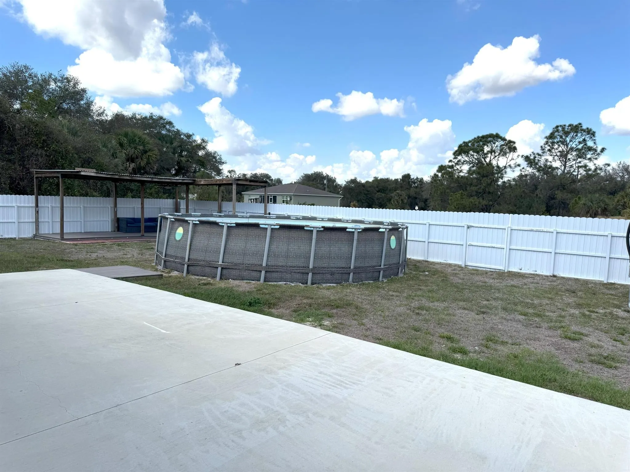 1086 W Leader Court