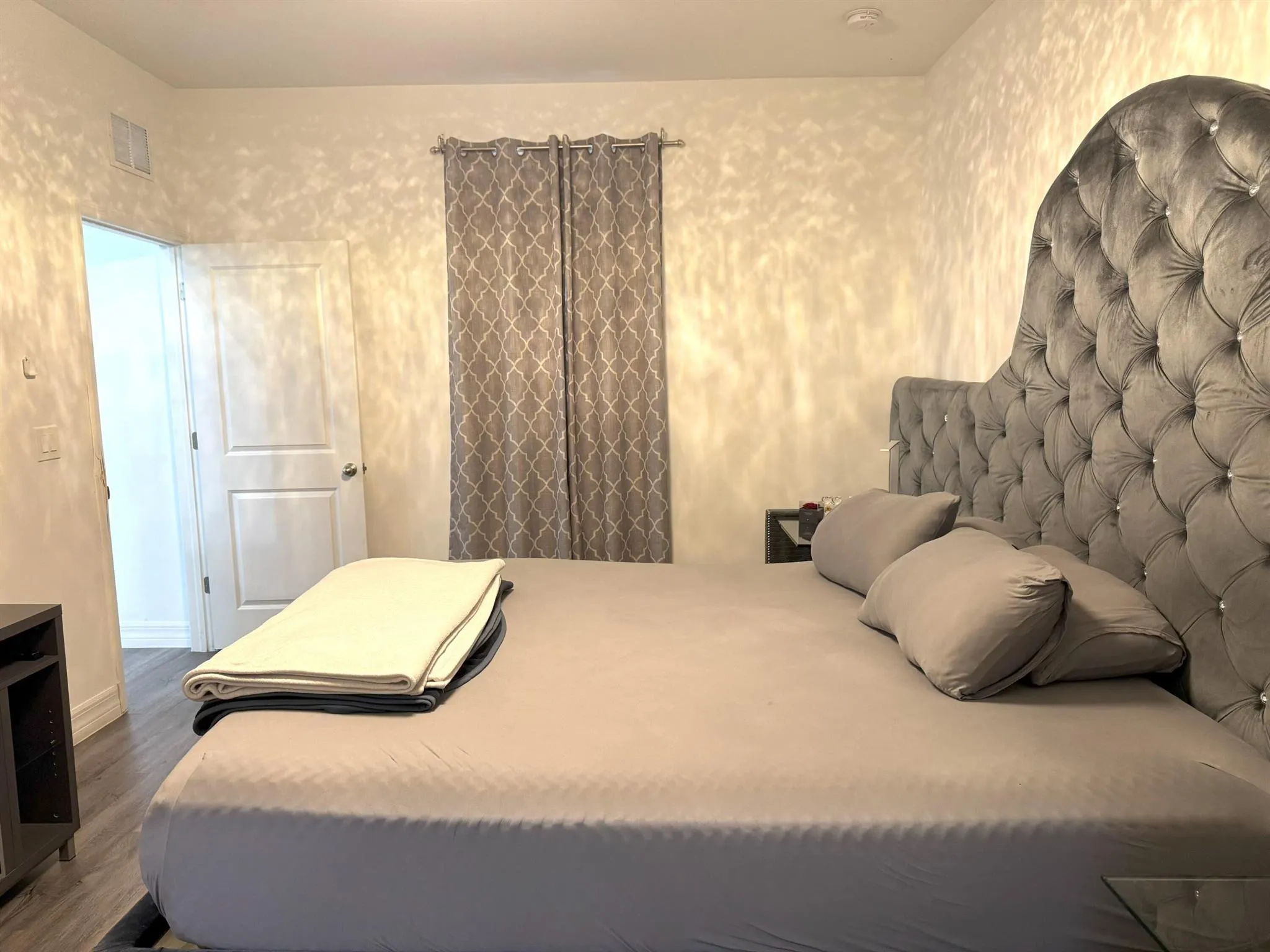 1086 W Leader Court